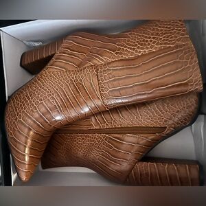 Lulus size 7 mid calf boot. New. Never worn